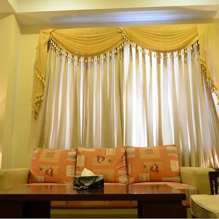 Hotel Multan Continental Kültér fotó