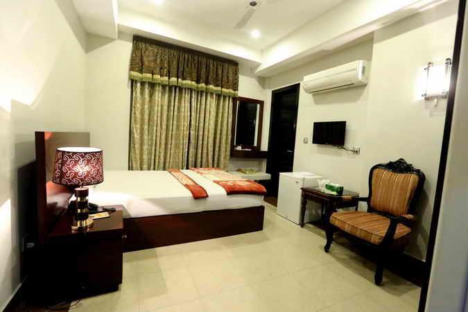 Hotel Multan Continental Kültér fotó
