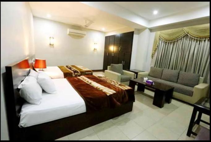 Hotel Multan Continental Kültér fotó