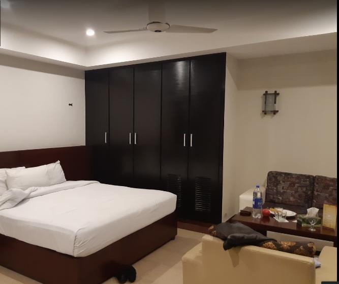Hotel Multan Continental Kültér fotó