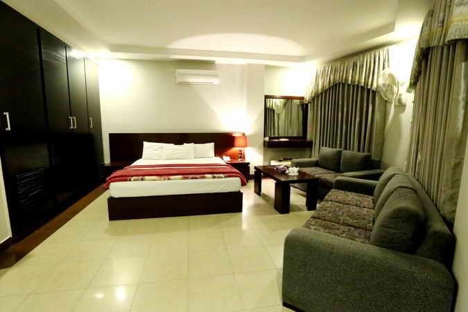 Hotel Multan Continental Kültér fotó
