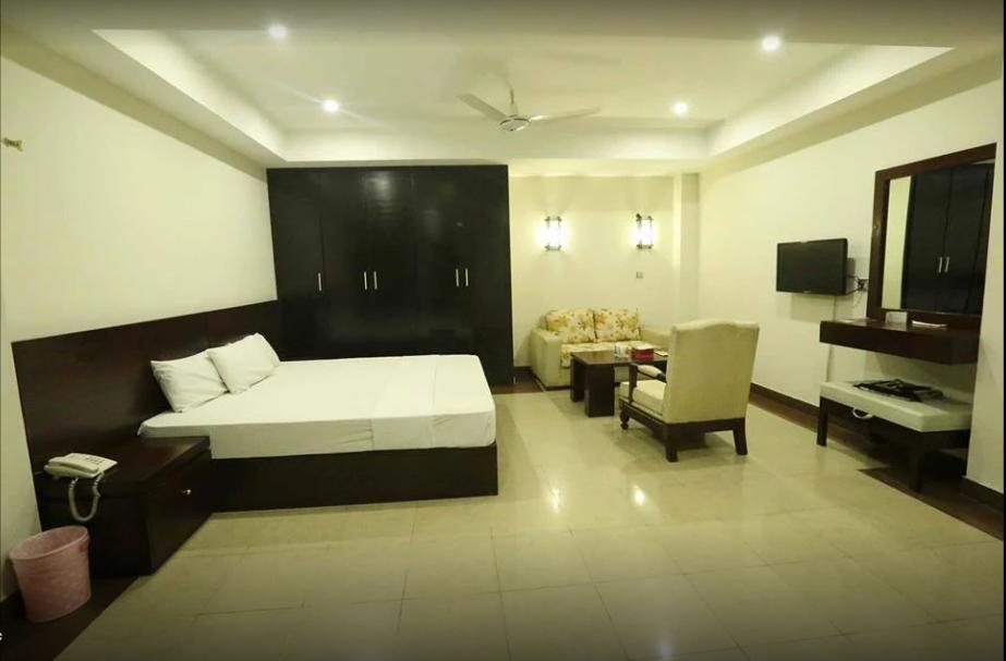 Hotel Multan Continental Kültér fotó